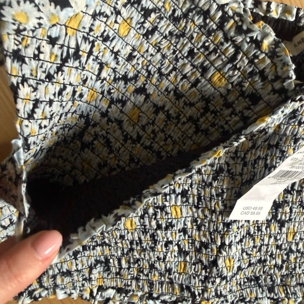 American Eagle Floral Smocked
Cropped Blouse Long Sleeve Size Small
NWT - Picture 7 of 7